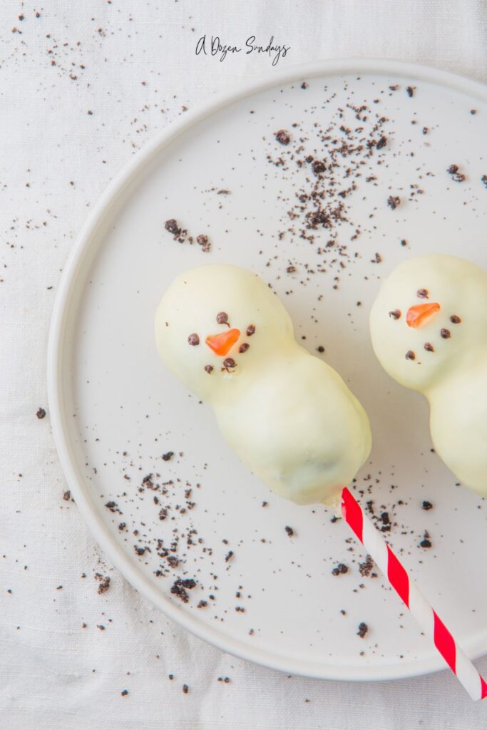 Easy Snowman Cake Pops, a perfect no-bake Christmas treat!