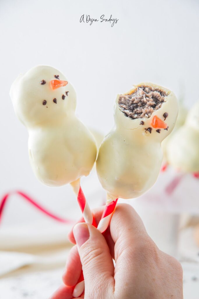 Easy Snowman Cake Pops, a perfect no-bake Christmas treat!