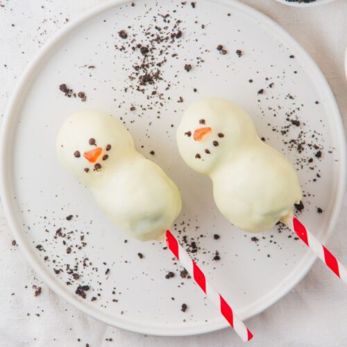 Easy Snowman Cake Pops, a perfect no-bake Christmas treat!