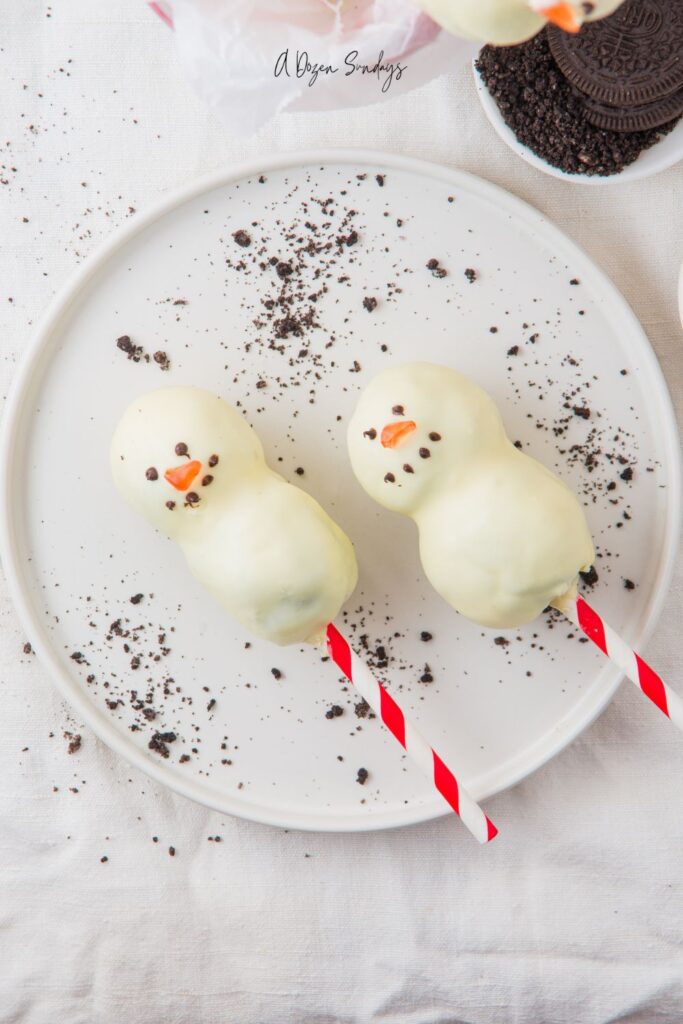 Easy Snowman Cake Pops, a perfect no-bake Christmas treat!