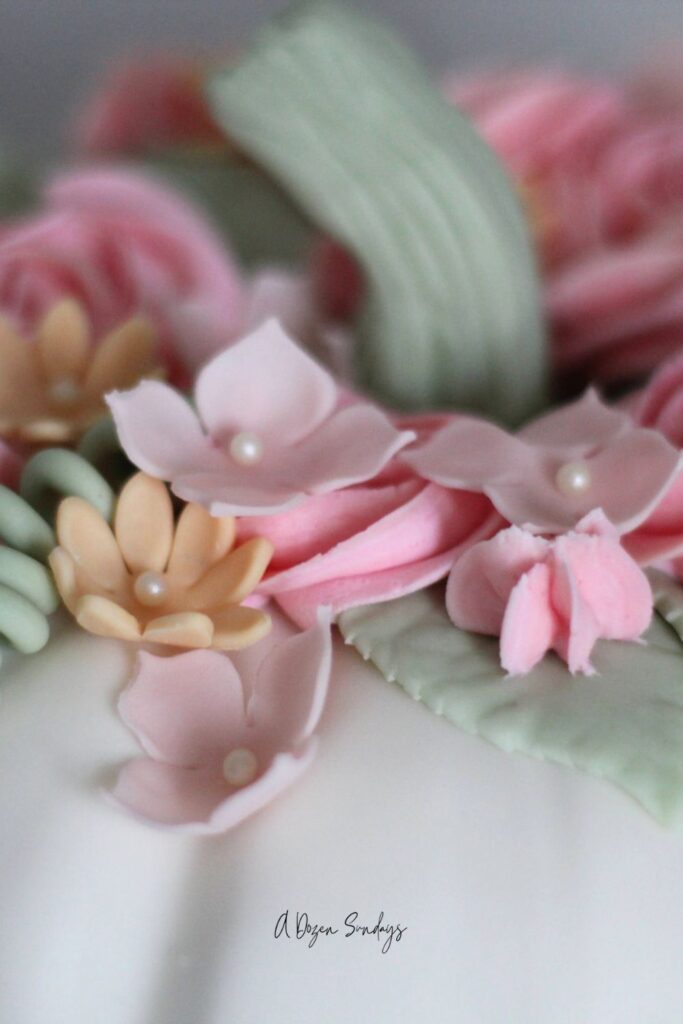 Close up of sugarpaste flowers