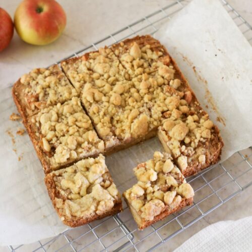 Apple Crumble Cookie Bar