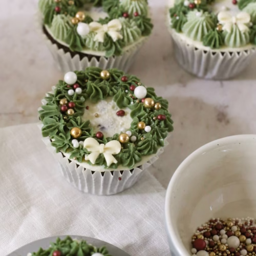 Easy Christmas Wreath Cupcakes