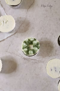 Easy Christmas Wreath Cupcakes